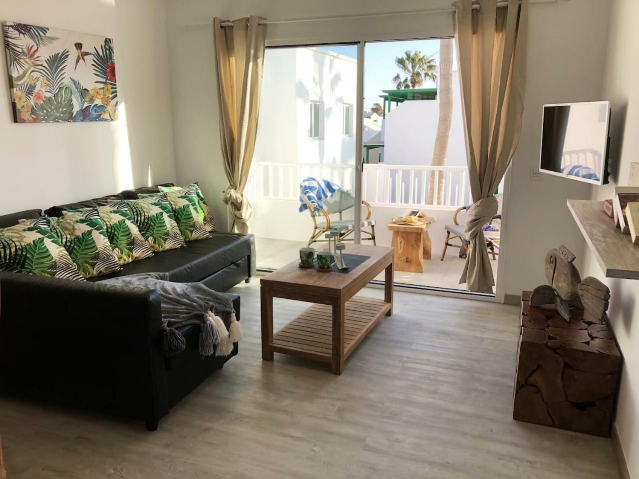 Apartament Sea Breeze With Shared Pool And Near The Beach Costa Teguise Zewnętrze zdjęcie
